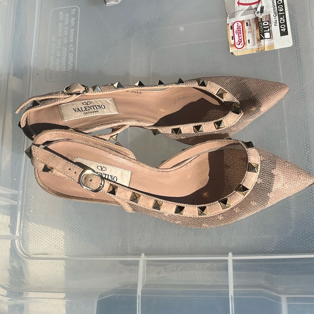 Valentino Garavani Rockstud Pizzo Pois Slingback Pumps